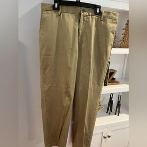 Men’s Classic Fit Dockers khakis